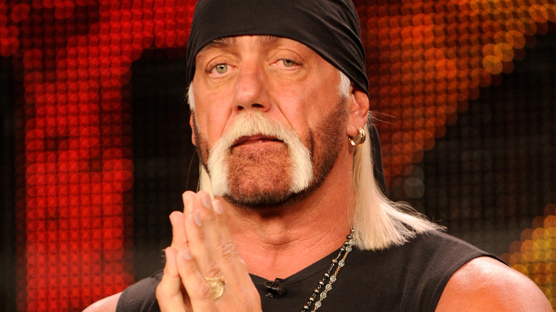 Hulk Hogan prays