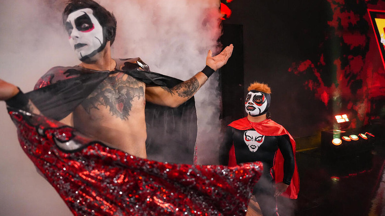 Danhausen and Minihausen make their entrance