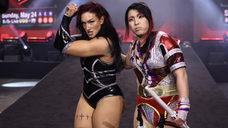 Statlander and Shida standing on the entrance ramp