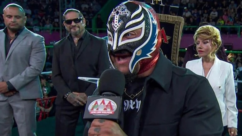 Rey Mysterio makes announcement