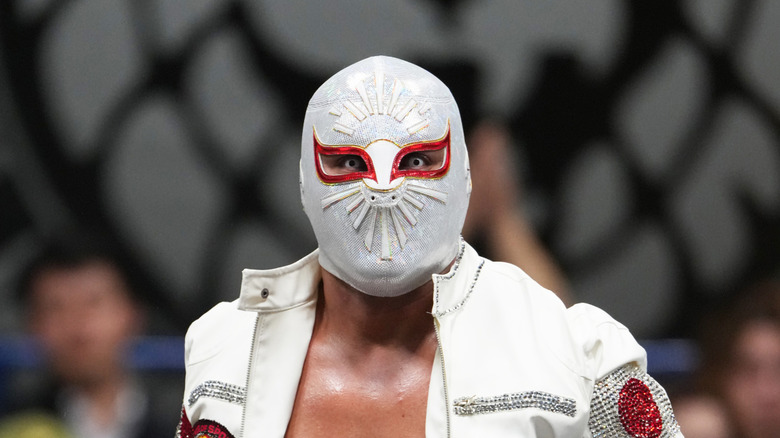 Mistico looking into the abyss