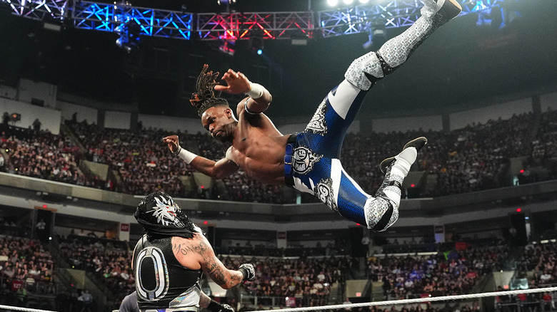 Je'Von Evans jumping onto Penta in a WWE ring