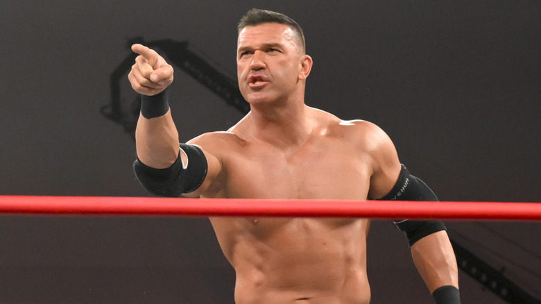 Frankie Kazarian pointing