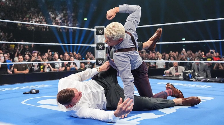 Cody Rhodes throws mounted punches on GUNTHER in the ring on "WWE SmackDown"
