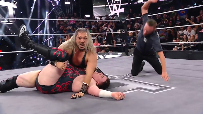 Naraku pins Mason Rook