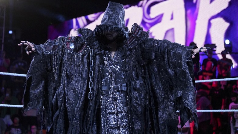 Naraku poses during his entrance on 