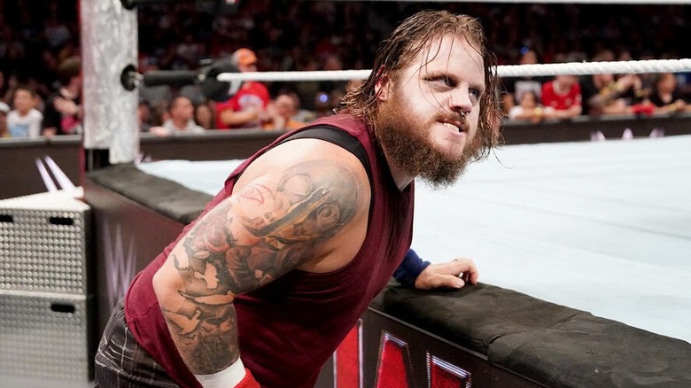 Former WWE star Joe Gacy leans up against the outside of the ring