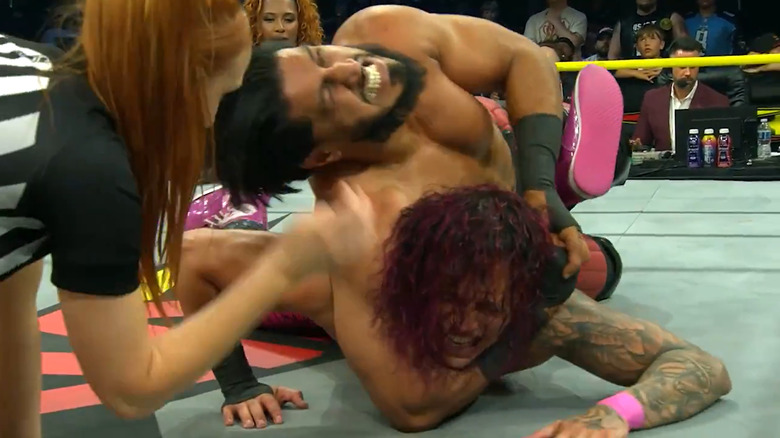 Mustafa Ali holds KC Navarro in a submission
