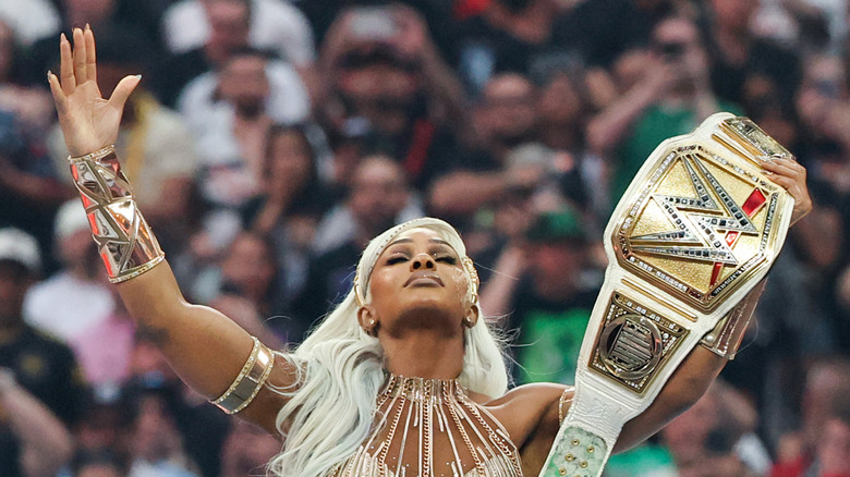 Jade Cargill holds up the WWE Women's Title