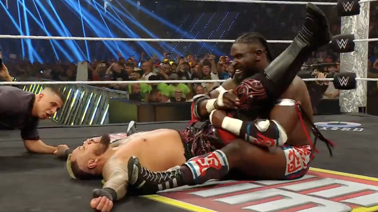 Femi pinning Sikoa