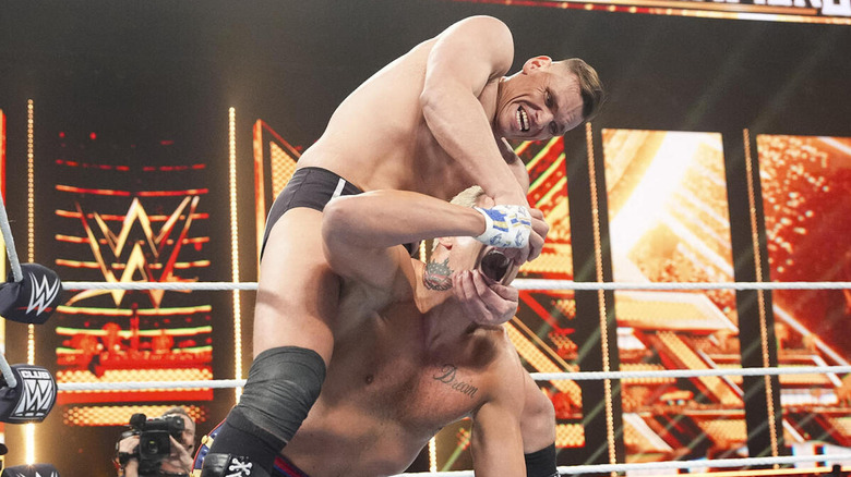 Gunther stretches Cody Rhodes